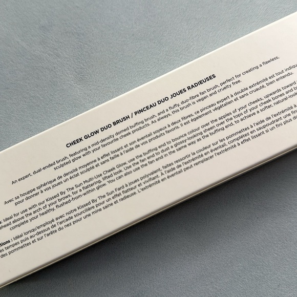 🧰 ICONIC LONDON | CHEEK GLOW DUO BRUSH - Picture 4 of 7